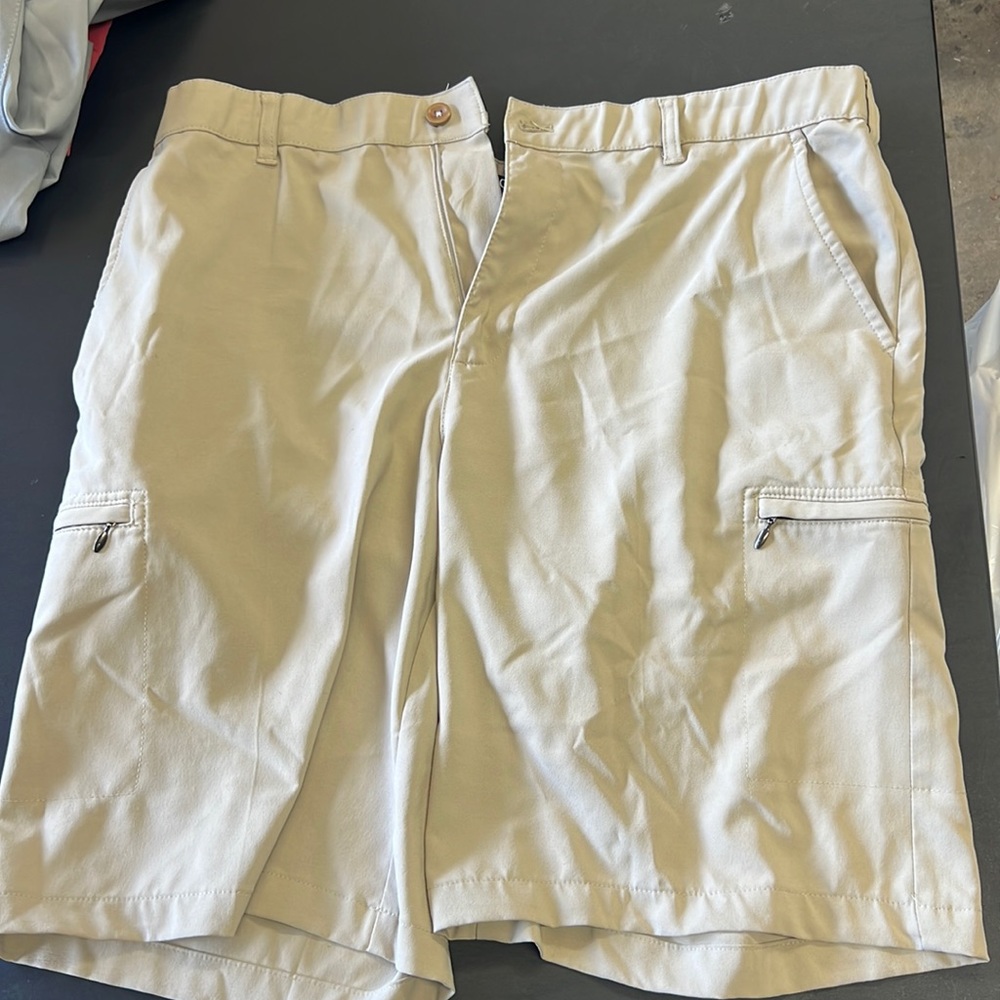 IZOD men’s golf shorts